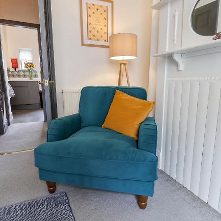 Book House Apartment Уитби Екстериор снимка