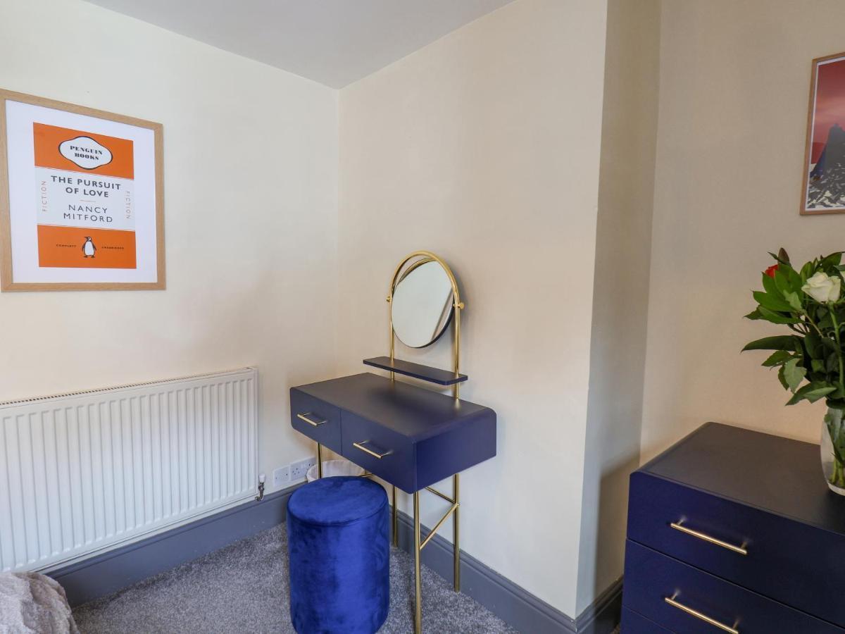 Book House Apartment Уитби Екстериор снимка