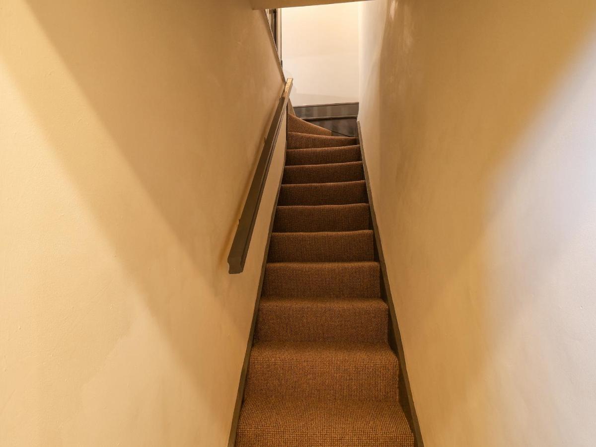 Book House Apartment Уитби Екстериор снимка